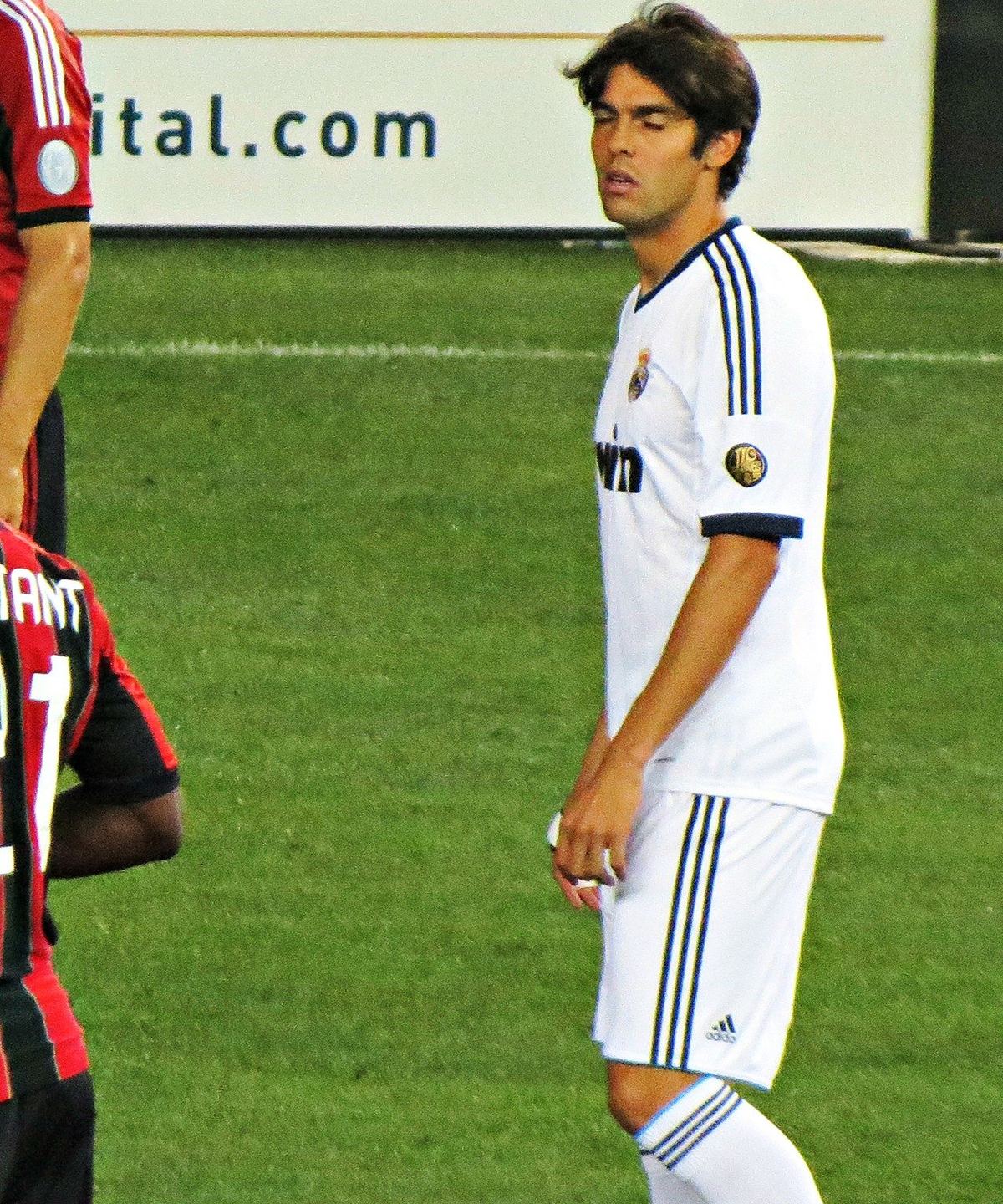 Kaká con la camiseta del Real Madrid en un partido contra el Milan