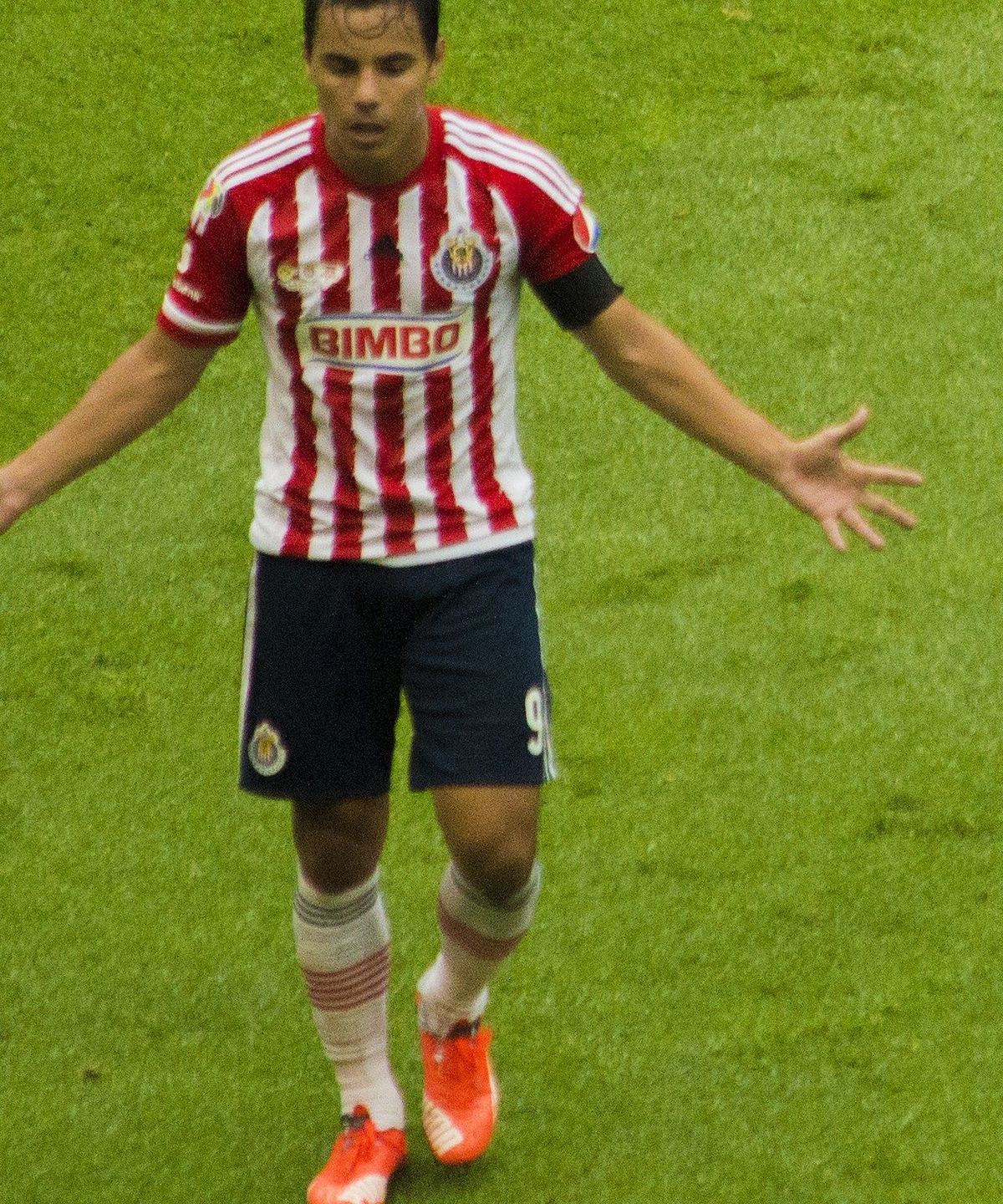 Omar Bravo con la camiseta de Chivas en 2015