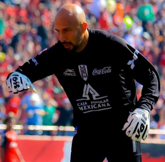 Óscar Pérez con la camiseta de Cruz Azul
